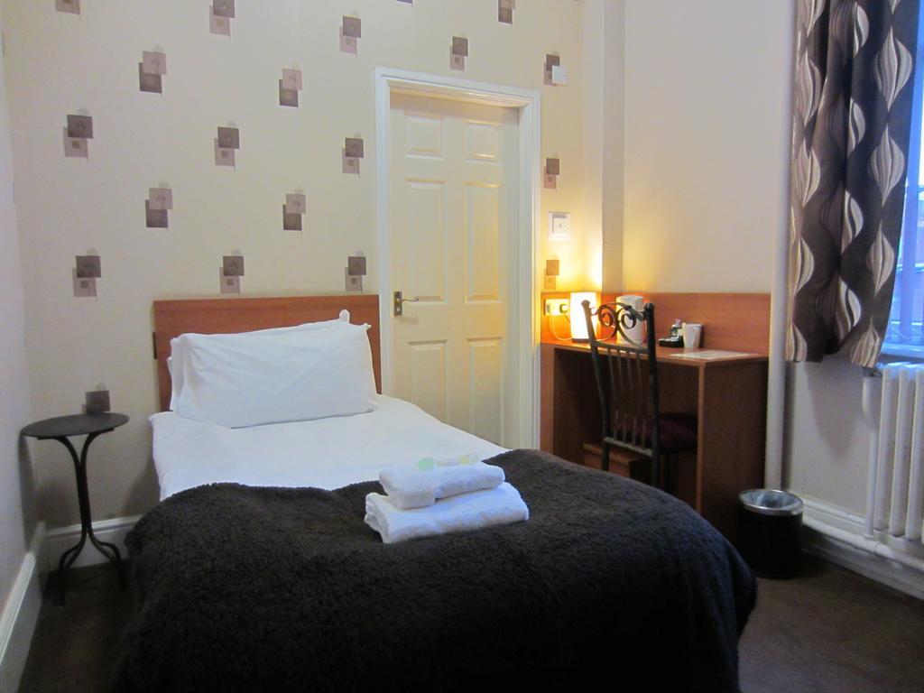 The Grail Court Hotel Burton-upon-Trent Ruang foto
