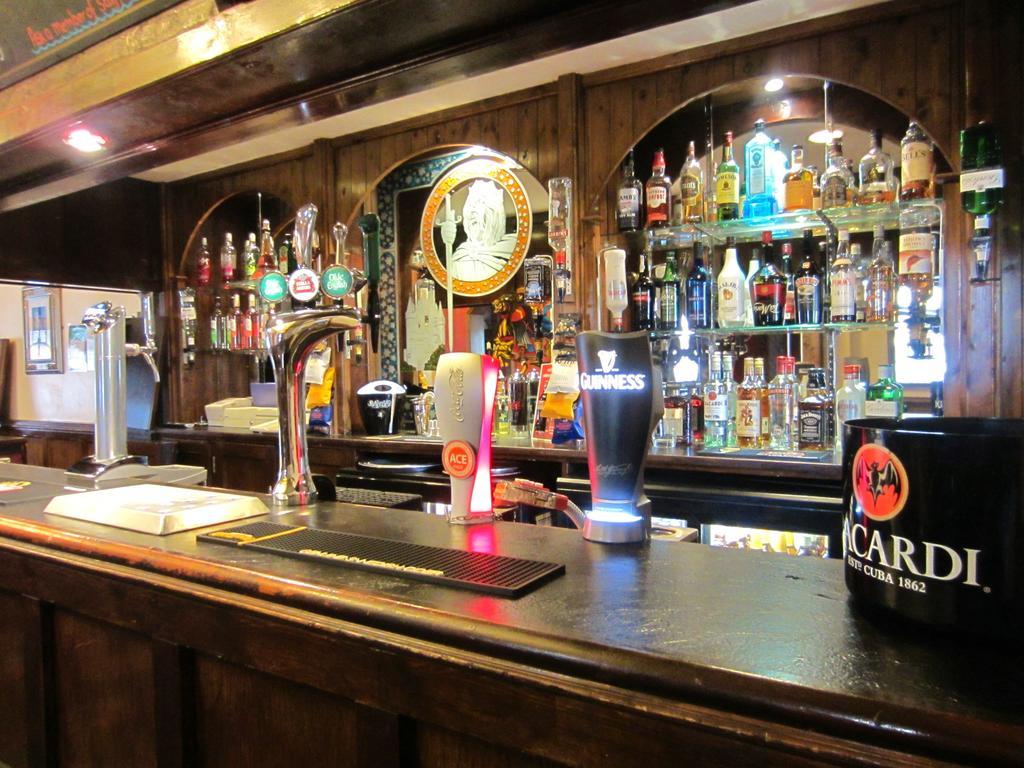The Grail Court Hotel Burton-upon-Trent Bagian luar foto